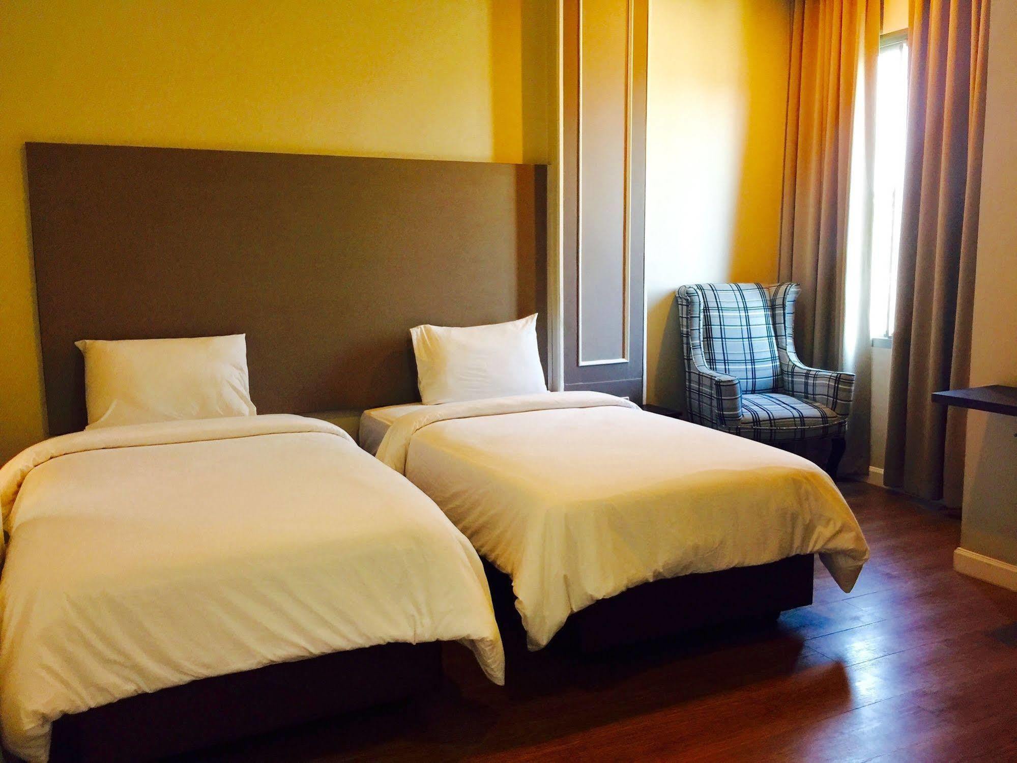 J. Park Hotel 春武里 外观 照片