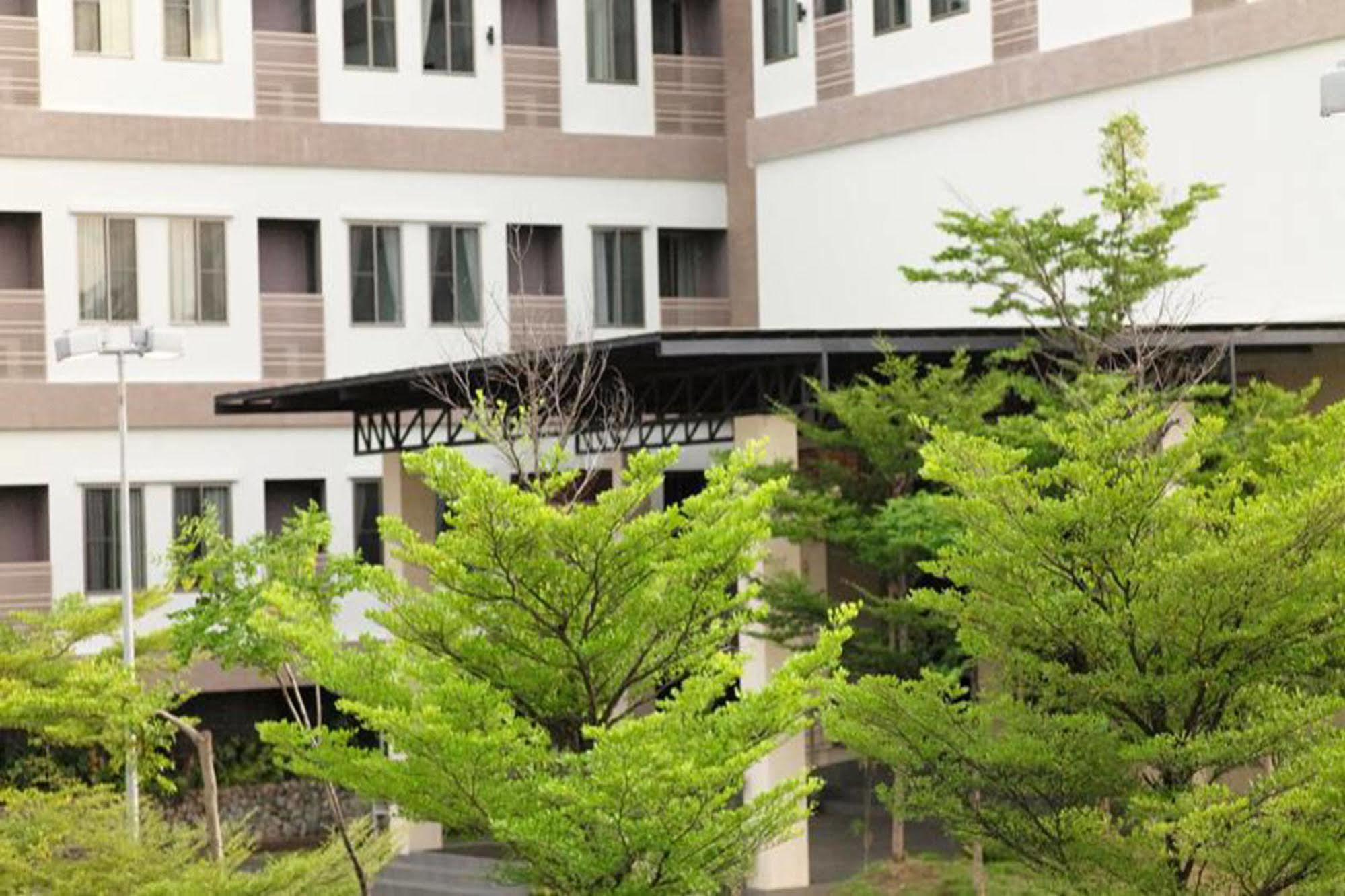 J. Park Hotel 春武里 外观 照片